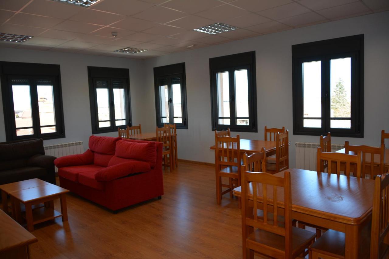 Albergue Villa Nava De La Asuncion エクステリア 写真